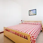 Appartamento 1 Bedroom Awesome In